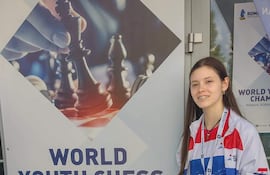 Helen Montiel (15), presente en el Mundial de Ajedrez en Rumania.