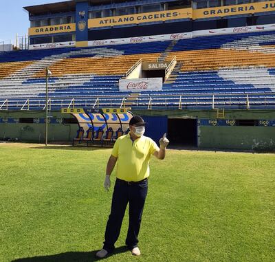 Celso Catalino Cáceres Rojas, presidente de Luqueño, en el gramado del  estadio Feliciano Cáceres.