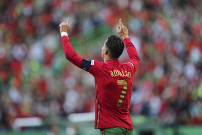 Cristiano Ronaldo anotó dos goles en la victoria de Portugal