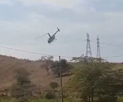Captura de video: el helicóptero impactó contra unos cables.