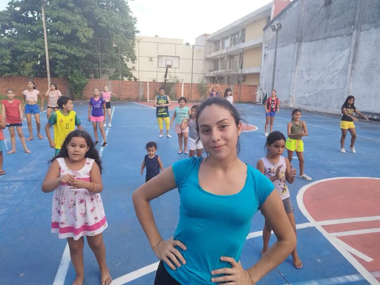 Valentina Figueredo asumió la responsabilidad de armar las coreografías y dirigir los ensayos.