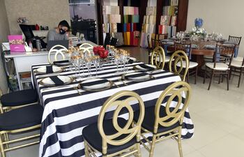 Muestrario de una empresa de eventos, cuyo gremio presentará hoy una nota de pedidos al Presidente de la República, con miras a sobrevivir, porque están con facturación cero.