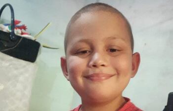 El niño de 8 años diagnosticado con leucemia linfoblástica aguda infantil, debe viajar a Barcelona, España para recibir tratamiento y una cirugía de médula ósea.