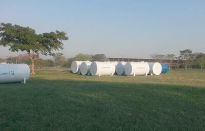 Petropar compró en su momento tanques de Engineering para tirarlos al patio trasero, que nuestro diario publicó en su momento. Le denunció a su contratista y supuestamente perdió en 1ª instancia.