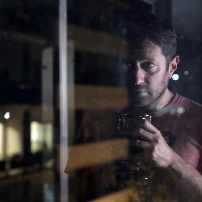 Ariel Galeano es uno de los cinco actores que forma parte del proyecto experimental “Amor de cuarentena”.