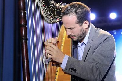 El arpista Sixto Corbalán empezará hoy con una serie de charlas para conversar en torno al arpa paraguaya y sus diferentes posibilidades de interpretación y composición.