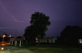 Lluvia en Carmelo Peralta, Alto Paraguay.