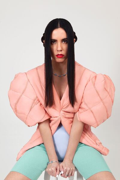 La artista chilena Javiera Mena afirmó que ha sabido adaptarse a los cambios que impuso la pandemia a la industria musical.