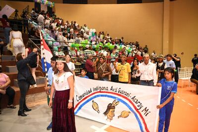 Representantes de la comunidad Acaraymí, durante el desfile inaugural.