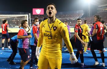 Jean Paulo Fernandes arquero brasileño de Cerro Porteño, que enfrentará al Palmeiras.