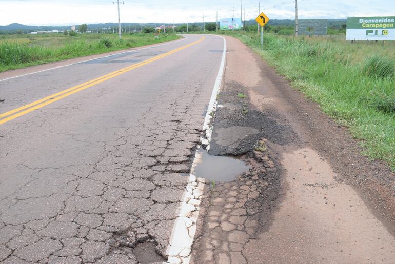 En varios tramos ante la desidia del Mopc que no realiza mantenimiento ni regularización de la ruta las banquinas van desapareciendo