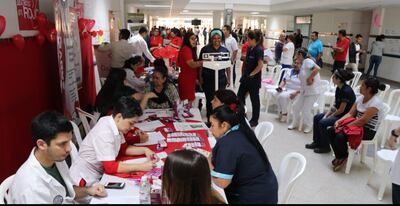 La atención de las pacientes se realizó en el hall central del hospital de Clínicas.