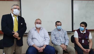 El doctor Arturo Portillo (i) asumió esta mañana la dirección de la Décima Región Sanitaria.