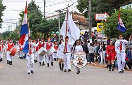Estudiantes se preparan para participar del desfile éste viernes en Yaguarón.
