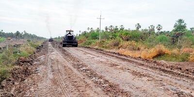 Camino de Alto Paraguay, que está siendo reparado por cuadrillas militares del Comando de Ingeniería del Ejército.
