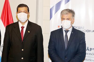 Pablo René Ríos (izq.), con el ministro Arnaldo Giuzzio.