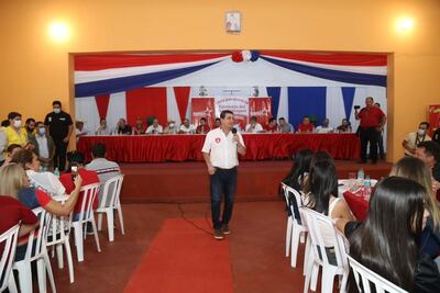 El vicepresidente y precandidato del oficialismo a presidente de la República, Hugo Velázquez, volvió hoy tirar munición pesada contra el expresidente Horacio Cartes (HC).