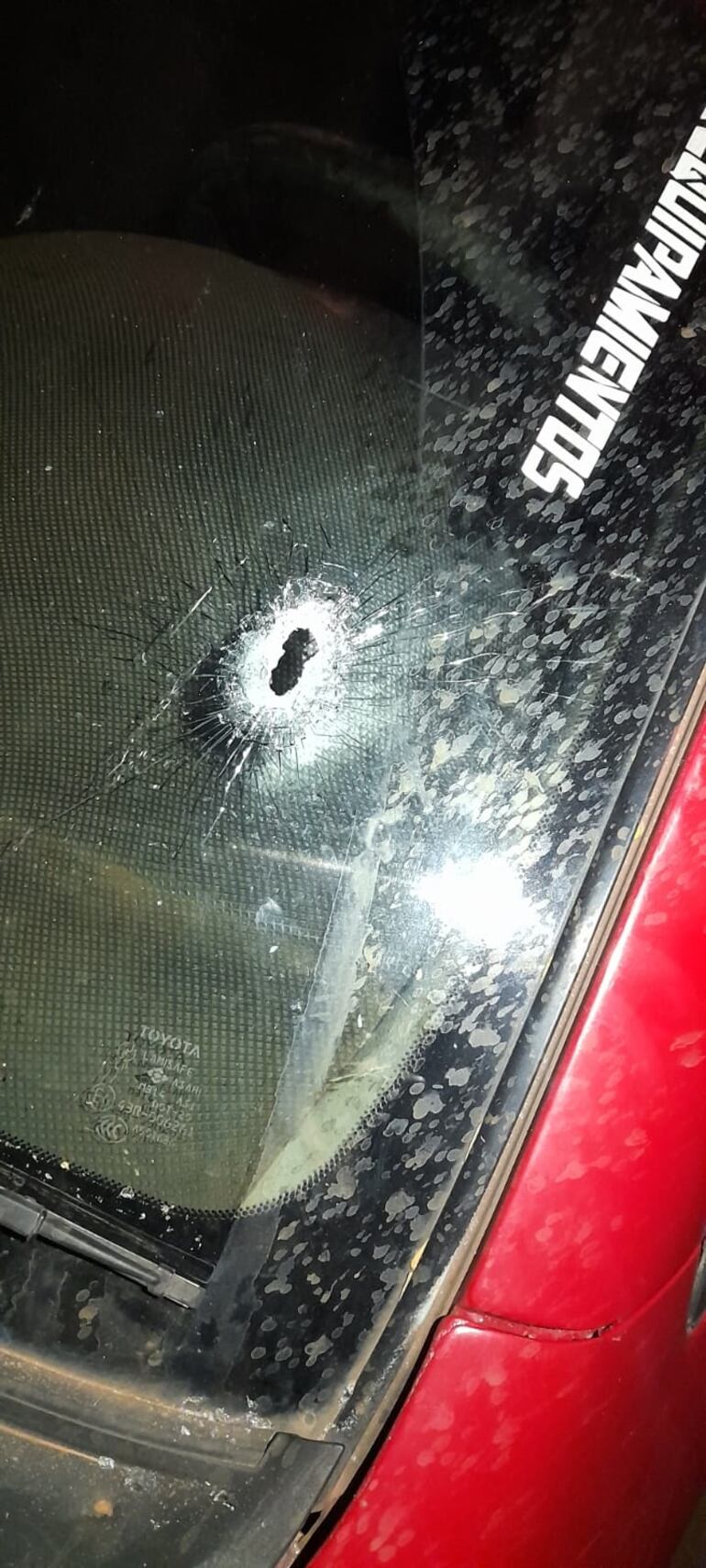 El vehículo de una vecina del lugar que se vio afectado por los disparos con arma de fuego