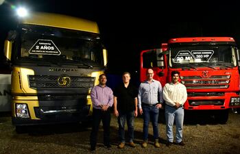 Con presencia de directivos, colaboradores, clientes e invitados especiales se realizó la presentación del exclusivo showroom de camiones Shacman, marca representada por Carmotor.