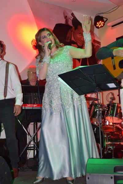 Laura Benítez, cantante esteña.