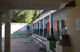 El aula donde cayó el artefacto electrónico, en una escuela de Lambaré, quedó clausurada por disposición del Ministerio de Educación.