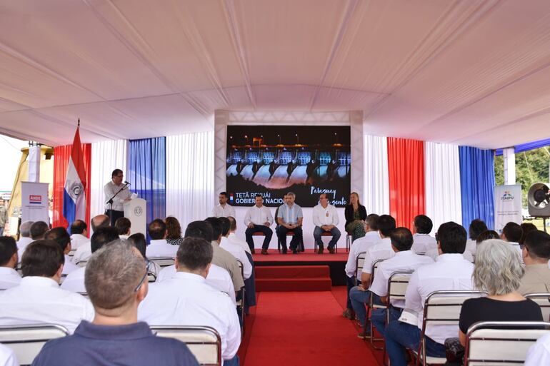 ACTO EN CENTRAL HIDROELÉCTRICA ACARAY