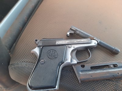 La pistola hallada en poder de uno de los menores asesinados.