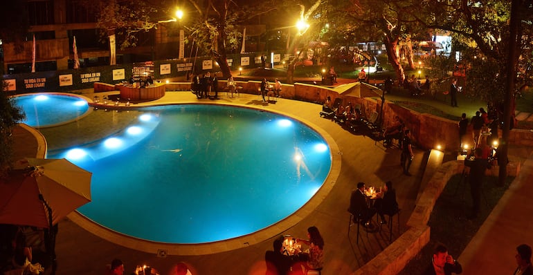 Pileta, plazoleta y un parque infantil forman parte de las amenidades del Boulevard Plaza Pinedo.