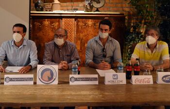 Ignacio Galeano (h), Ignacio Galeano Valinotti, Óscar Aponte y Santiago Maldonado en la presentación (Gentileza)