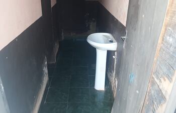 Con baños en pésimo estado iniciarán las clases los niños y niñas de la Esc. Virgen de Fátima de San Lorenzo.