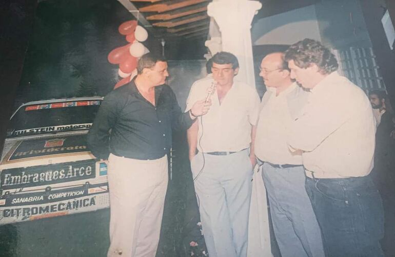 Ricado Landoni haciendo una nota en una de las tantas coberturas del Rally