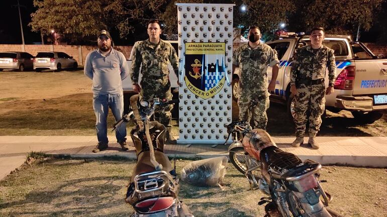 También se incautaron elementos de pesca y dos motocicletas.