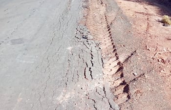 Esta es la situación de la nueva carretera en varios tramos. Tiene solo 7,5 km, pero a casi dos años de iniciarse no la pueden culminar.