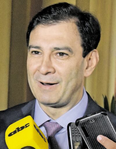 El senador Silvio Ovelar (ANR, Añetete) presentó el proyecto de ley para utilizar los fondos jubilatorios del IPS.