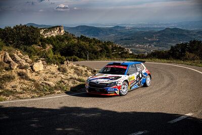 Fabrizio Zaldívar y Carlos Del Barrio tuvieron una muy productiva segunda etapa escalando cuatro posiciones en la WRC3.