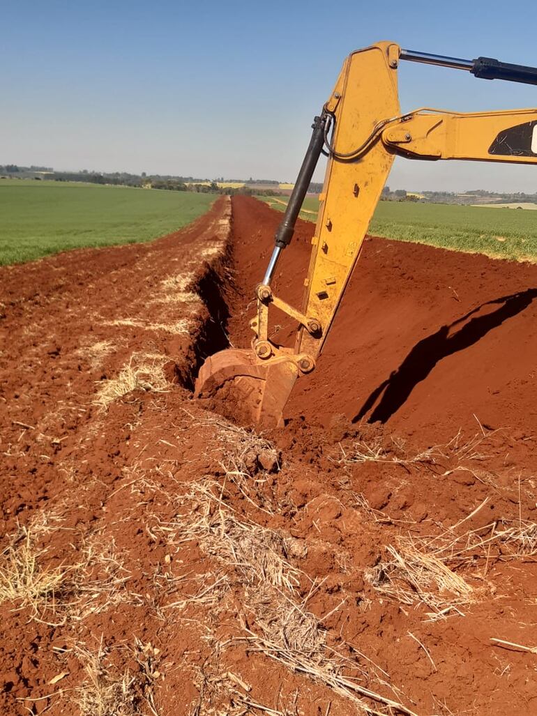 El alquiler de equipo vial es financiado por los colonos de Jaku'i.