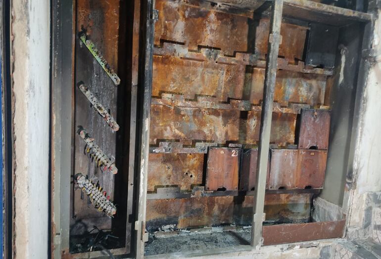 Así quedó el local siniestrado el jueves santo en el Mercado 4 de Asunción.