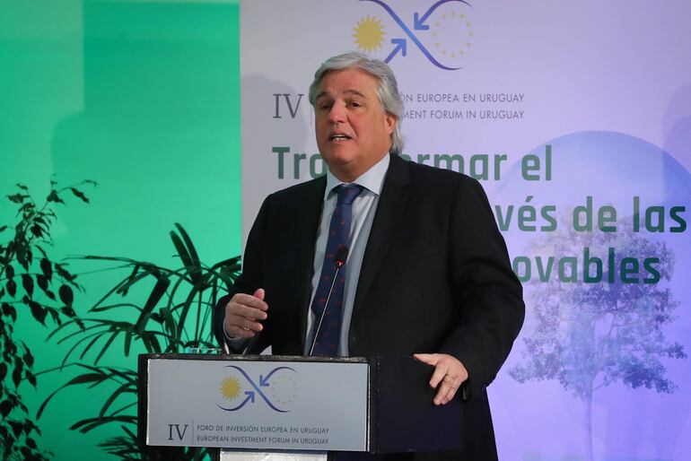 El canciller de Uruguay, Francisco Bustillo, habla durante el foro de Inversiones Europeas. (EFE)