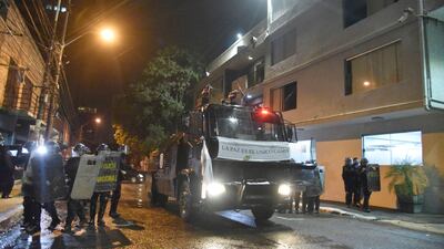 Cascos azules persiguieron a manifestantes por las calles del microcentro, incluso frente a ABC Color.
