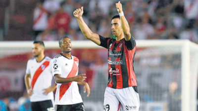 Ávalos le marcó tres goles a River Plate en 2019.