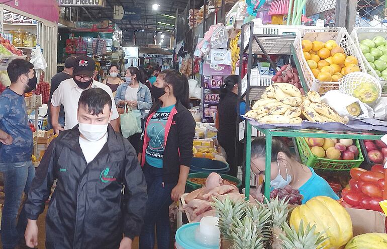 Ayer se registró gran movimiento comercial en el Mercado N° 1 de esta ciudad, lo cual dio un respiro a vendedores.