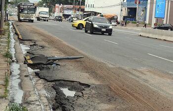 La zona del fallido metrobús sigue siendo una trampa mortal para los automovilistas. En MOPC no hay aún un plan para mejorar la ruta entre Fernando de la Mora y San Lorenzo.