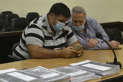Óscar González Daher y su hijo Óscar González Chaves, en la sala donde se desarrolla el juicio.