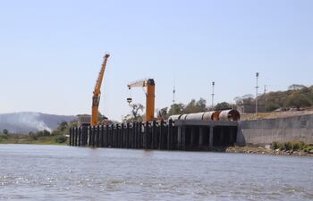 Puerto habilitado de la cementera de Cartes.
