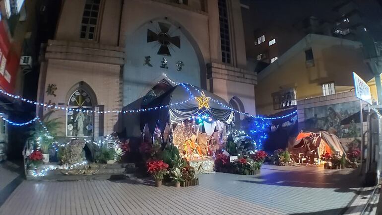 Pesebre en Taiwán, que representa a los refugiados.