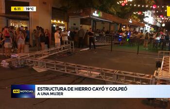 Estructura de hierro cayó y golpeó a una mujer
