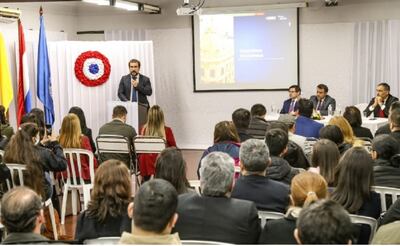 El viceministro de Economía del Ministerio de Hacienda, Iván Haas,  durante su exposición en la audiencia pública de rendición de cuentas realizada ayer en San Ignacio, Misiones.