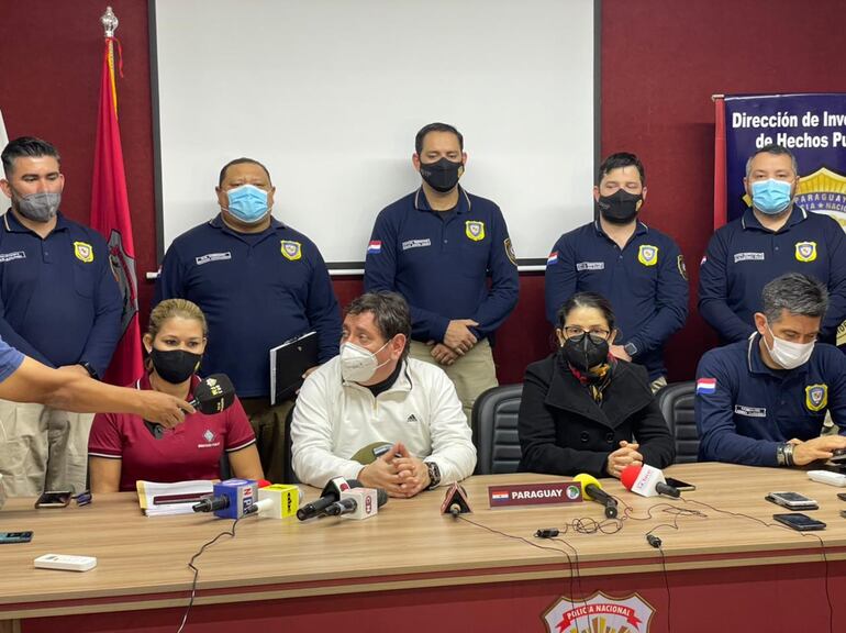 La fiscal Zunilda Ocampos, el fiscal Federico Delfino, la ministra Cecilia Perez y el comisario Nimio Cardozo.