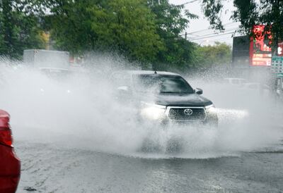 Raudales se formaron en varios puntos de la capital. No se registraron daños mayores, informó la comuna asuncena.