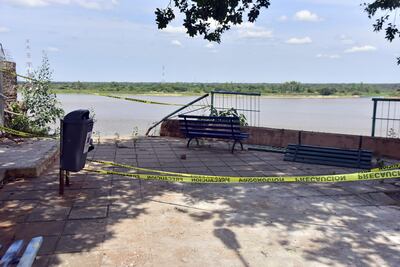 Vecinos siguen aguardando intervención municipal para reparar el mirador.